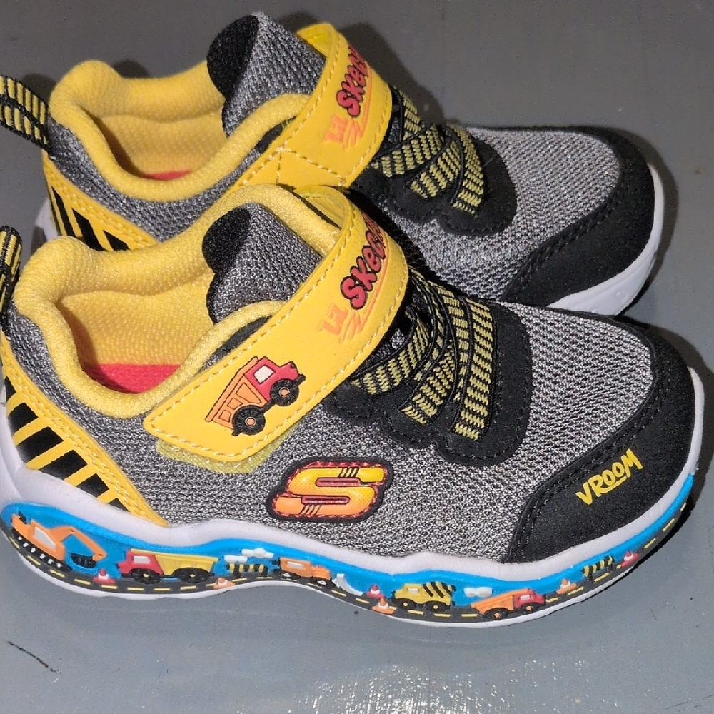 Skechers Gray and Yellow Sneakers with Elastic Lacing